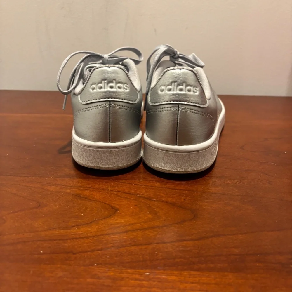 Adidas Men's Cloudfoam Sneakers in Metallic Silver Size 8.5
